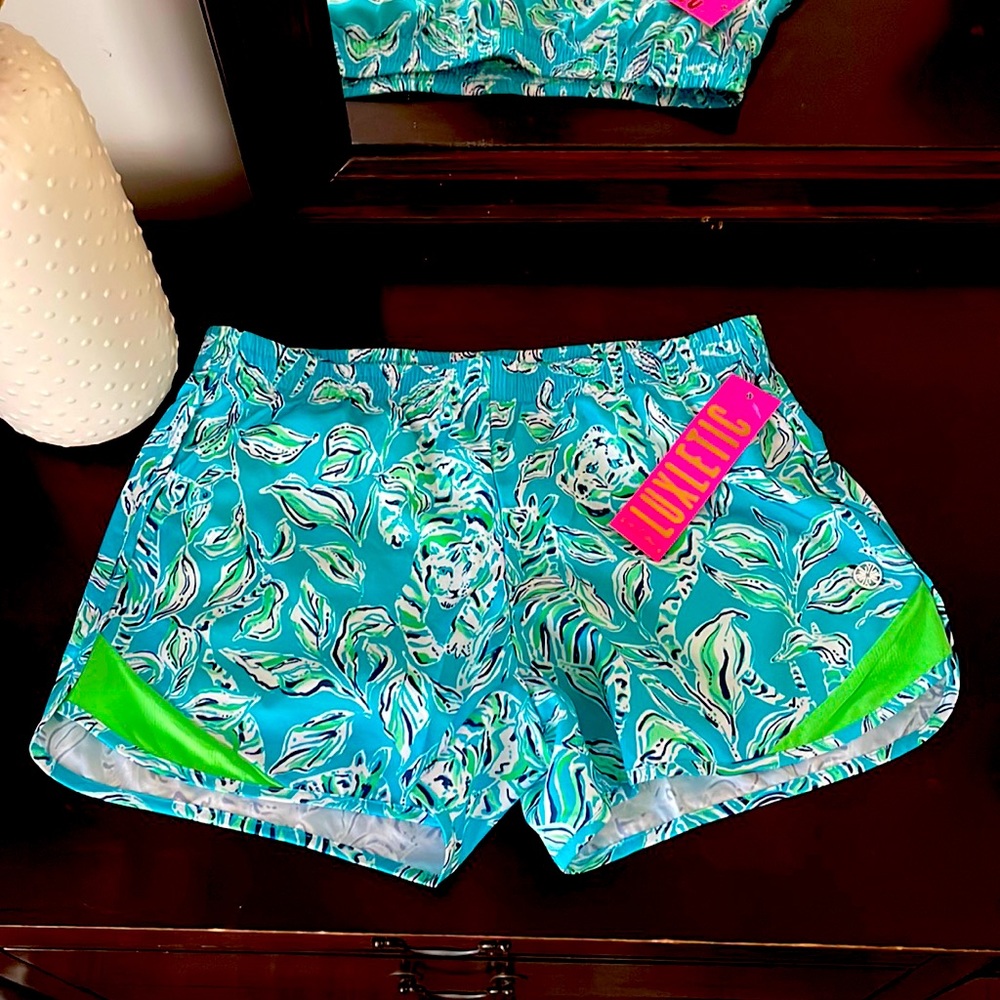 Lilly Pulitzer Luxlectic short Xs made in Indonesia. Blue & green color